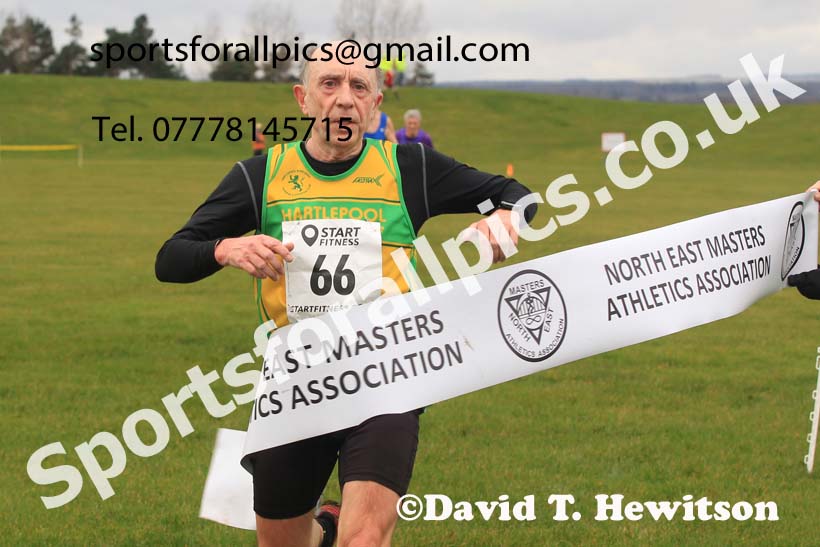 Womens 35+ and Mens 65+ 2023 NEMAA Cross Country, Croft Circuit, North Yorkshire. Photo: David T. Hewitson/Sports for All Pics